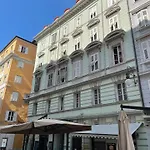 Pogri House Unita Triest