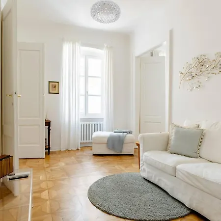 Pogri House Unita * Triest