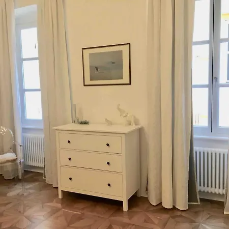 Pogri House Unita ترييستي